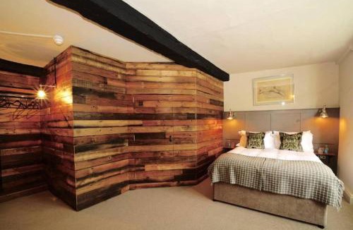 Quenington Hotel | The Bull Hotel