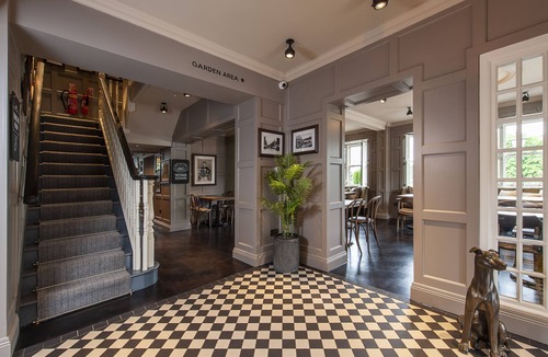 Hale Hotel | The Bulls Head Hotel