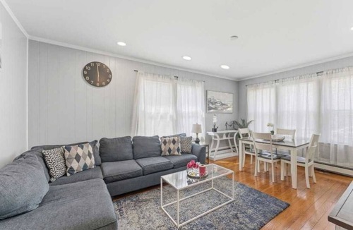 Edgewood House | The Bungalow at Belmont Park 2BR 5 mins - Airport