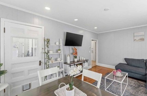 Edgewood House | The Bungalow at Belmont Park 2BR 5 mins - Airport
