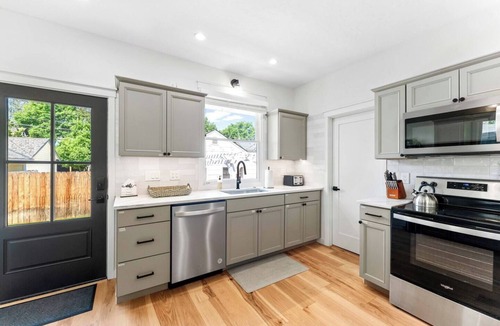 North End House | * The Bungalow at Hyde Park *