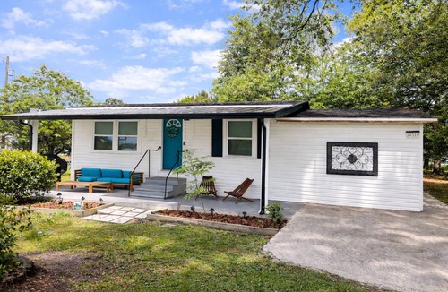 Zephyrhills House | The Bungalow Getaway