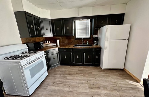 Barton County House | The Bungalow House; 2 Bed 1 bath; minutes from Cheyenne Bottoms! Pet Friendly.