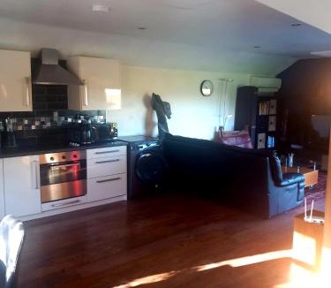 Waltham Abbey House | The Bungalow, in heart of High Beach, Epping Forest