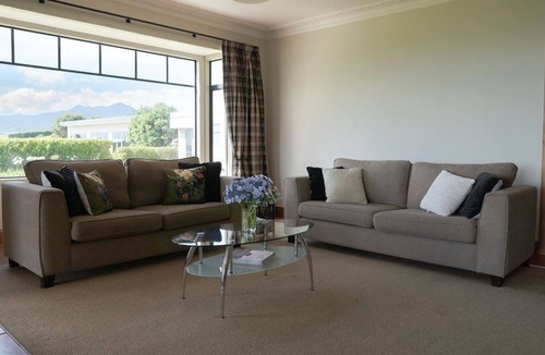 Pitone House | THE BUNGALOW - SLEEPS 19