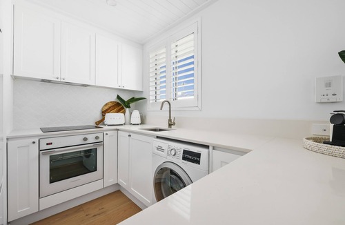 North Bondi Apartment | The Bungalows Queen 4