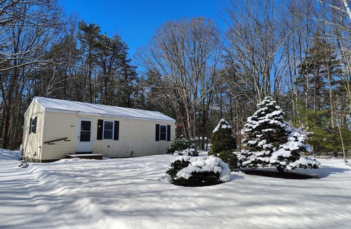 West Kennebunk Cottage | "The Bunkalow" – Private getaway near town & beaches under Maine's starry skies