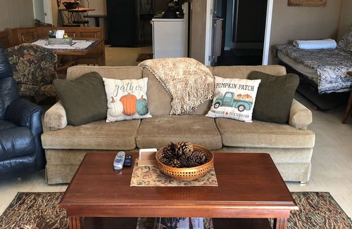 Warsaw House | The Bunkhouse 318 E. Main St. Warsaw, Mo.