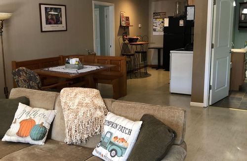 Warsaw House | The Bunkhouse 318 E. Main St. Warsaw, Mo.