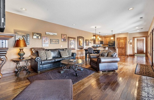 Branson Theater District Condo | The Bunkhouse at Rock Canyon + Free Tickets + Year-Round Hot Tub
