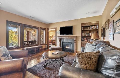 Branson Theater District House | The Bunkhouse at Rock Canyon