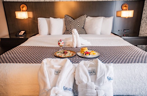 Little Rock Hotel | The Burgundy Hotel, Tapestry Collection by Hilton