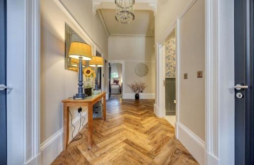 Kelvinbridge Apartment | The Burnbank Experience