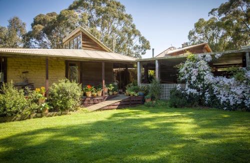 Dixons Creek Villa | The Burrow at Wombat Bend