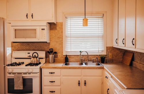 Waxahachie House | The Burrow-Cozy 3 BDRM HM - Free Parking