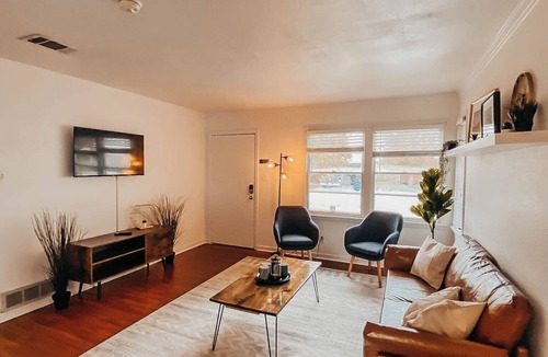 Waxahachie House | The Burrow-Cozy 3 BDRM HM - Free Parking