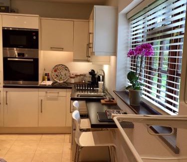 Quedgeley House | The Burrow