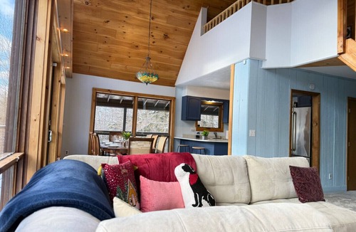 East Haven  Rutland County House | The Burrow- Near Pico, Hiking, Spacious!