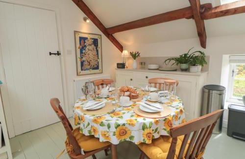 Scawton House | The Burrows