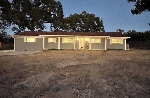Nacogdoches House | The Burrows House located in The Pinewoods of Nacogdoches