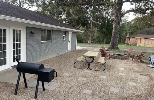 Nacogdoches House | The Burrows House located in The Pinewoods of Nacogdoches