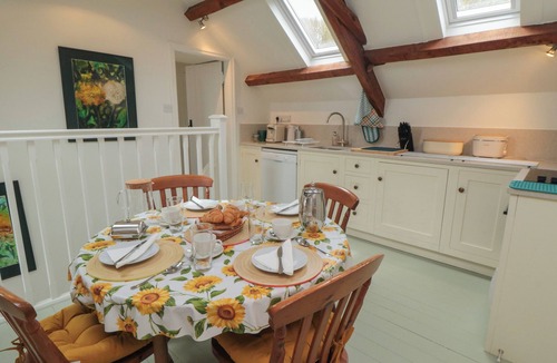 Scawton Cottage | THE BURROWS, romantic, with open fire in Ampleforth