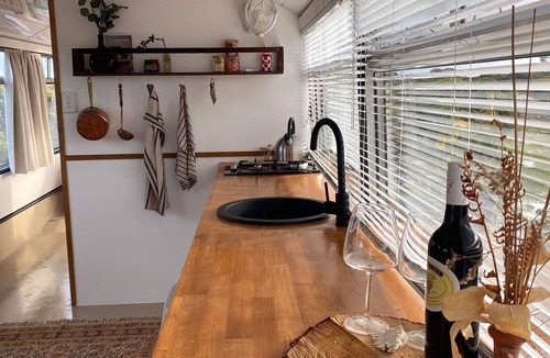 Marion Bay Cottage | The Bus Stop