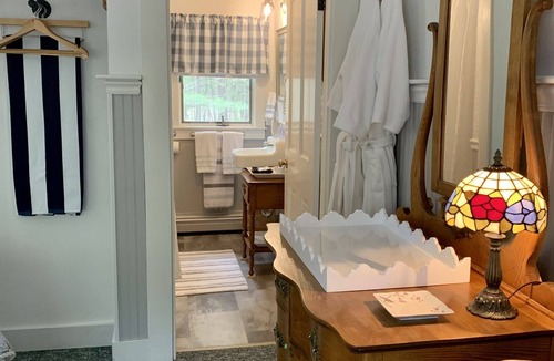 Intervale Bed & Breakfast | The Buttonwood Inn on Mt. Surprise