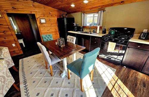 Confluence House | The Byre Bungalow-Country Getaway, close to Yough, Fallingwater w/Hot Tub!