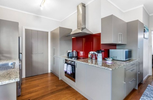 Sandringham House | The Croft 4 BR Bungalow with Air-Con and Parking