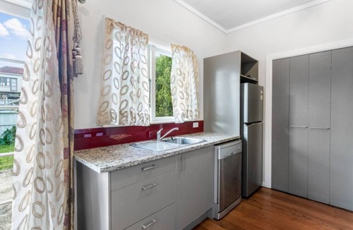 Sandringham House | The Croft 4 BR Bungalow with Air-Con and Parking