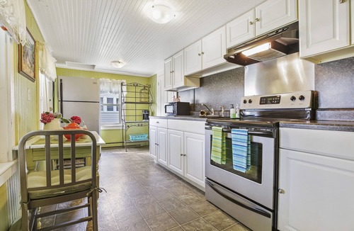 Chincoteague House | The C-Ray Cottage by Seaside Vacations & Sales