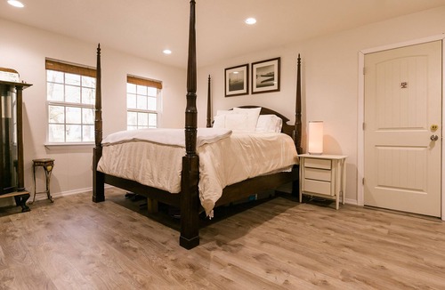 Valley Mills House | The C5 Ranch Guest House minutes from Magnolia and Baylor with pool and hottub