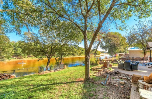 China Spring House | *THE C5 RIVER HOUSE MINUTES FROM MAGNOLIA AND BAYLOR RIVER *