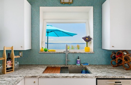 Freeland House | The Cabana on Mutiny Bay