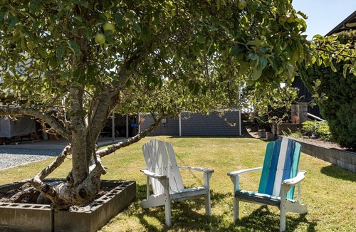 Freeland House | The Cabana on Mutiny Bay