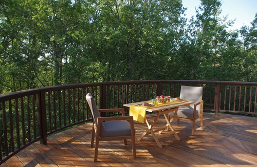 Auriac-du-Perigord Ski Chalet | The Cabane Rouge-Gorge