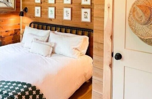 Debruce Cabin | The Cabin at Livingston Manor - Cozy Catskill Log Cabin
