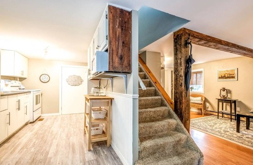 Waterloo House | The Cabin - Cottage Vibes & Close to the Action