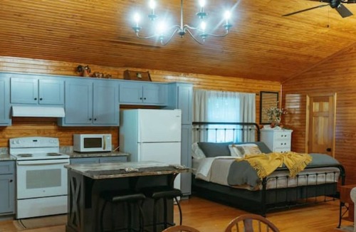 Danielsville Cabin | The Cabin @ Mirror Lake