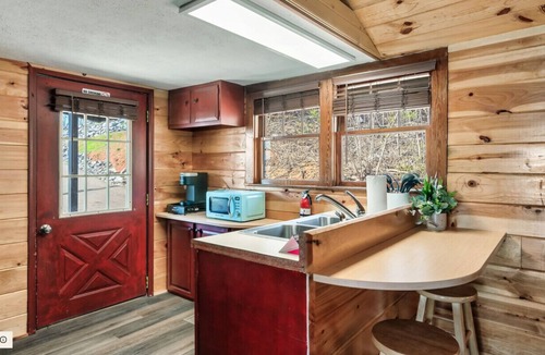 Dandridge Cabin | The Cabin @Smoky MTN Lakeside