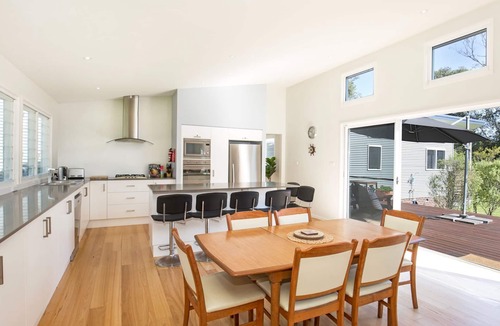 Callala Bay House | The Cabin - Waterfront with Fireplace - 5 mins to the Bay