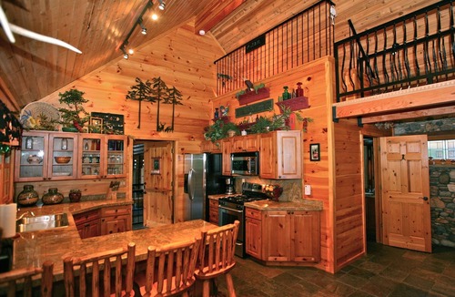 Evergreen Cabin | The Cabins at Country Road