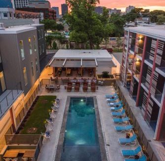 East Cesar Chavez Hotel | The Cabins at East Austin Hotel