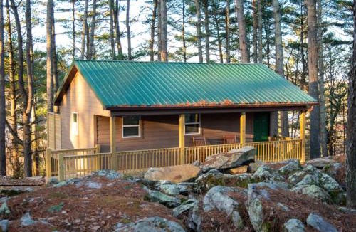 Blue Jay House | The Cabins at Pine Haven - Beckley