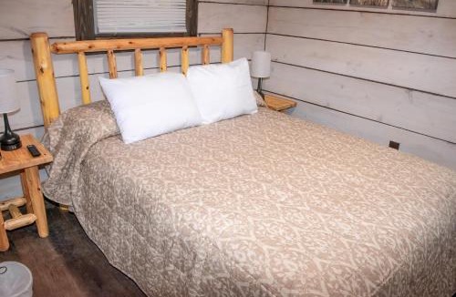 Blue Jay House | The Cabins at Pine Haven - Beckley