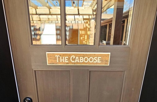 Holly Apartment | The Caboose - Cozy space steps from downtown