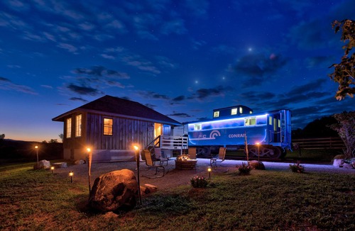 Sprout Brook House | The Caboose | Mtn Views | Farm Animals + Fire Pit!