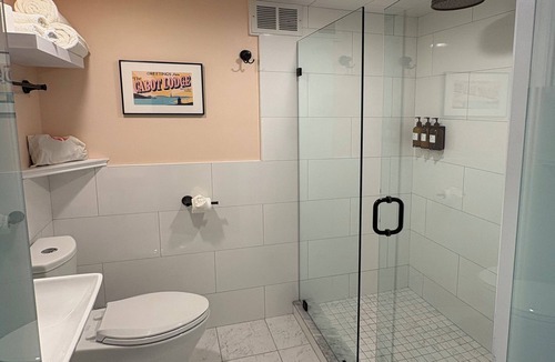 Beverly Hotel | The Cabot Lodge