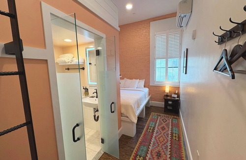 Beverly Hotel | The Cabot Lodge